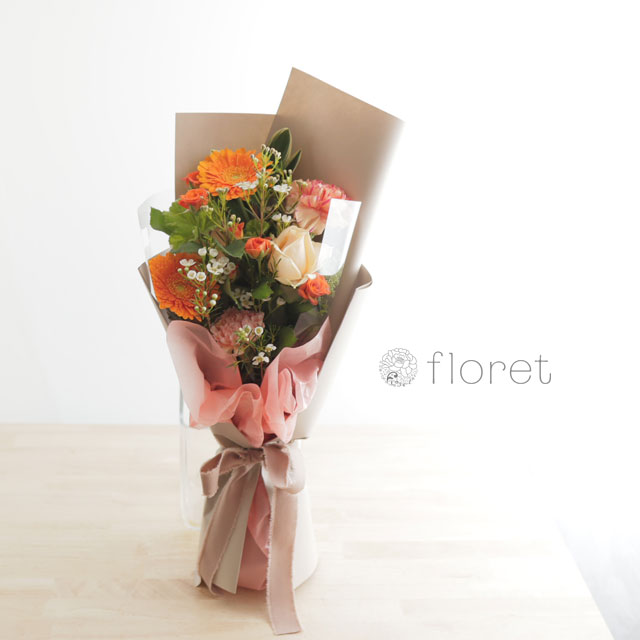 スリムな花束（お任せオレンジ色系）サンプル画像A