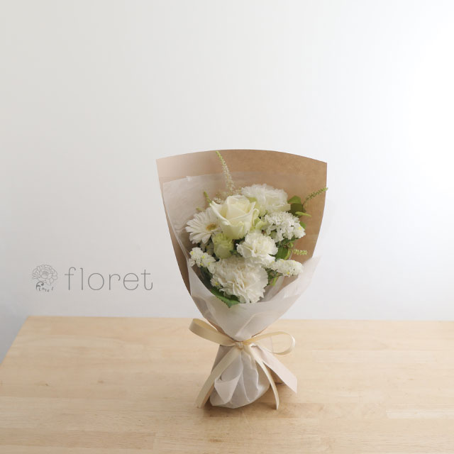 コンパクトな花束（お任せ白系）サンプル画像C