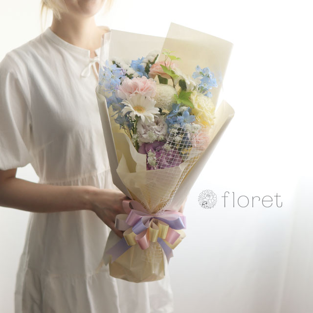 優しいパステルカラーのお供え花束