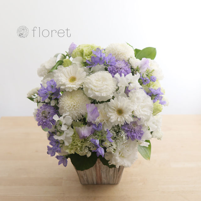 紫色のお供え・お悔み・供花アレンジメントM　サンプル画像D