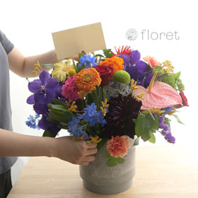 豪華でおしゃれなカラフルお祝い花