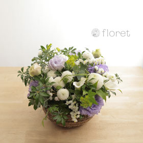 紫色の上品で清楚なお供えアレンジメント