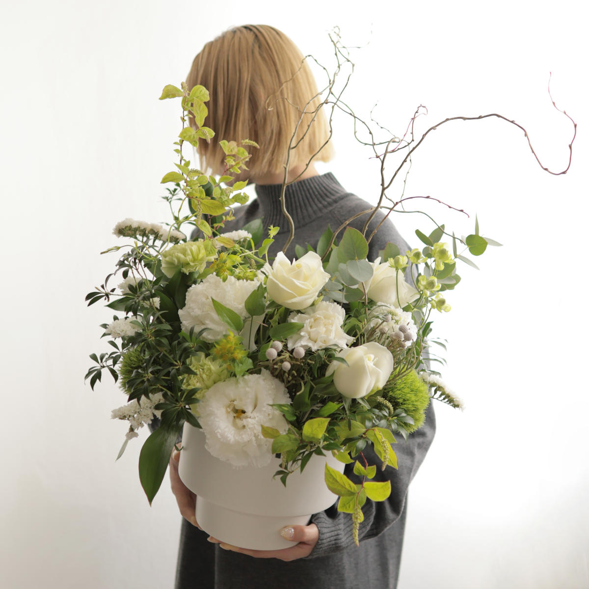 フラワーアレンジメント　白インテリア　フラワーギフト　お花置物　和インテリア 白グリーンの和モダンアレンジメント｜フラワーギフト・花の通販サイト