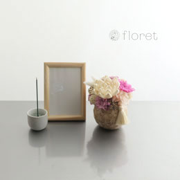 お供えプリザーブドフラワーアレンジ（ピンク菊×小紋陶器）