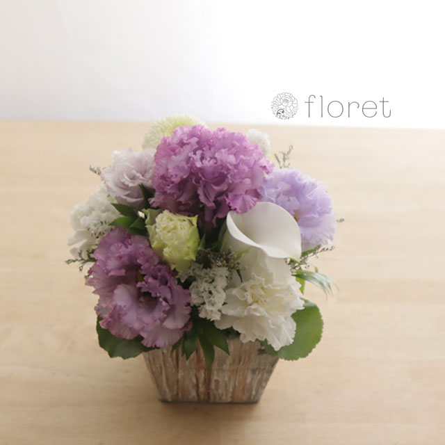 やさしい紫のお供えアレンジメント　サンプル画像B