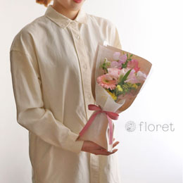 春のコンパクトな花束