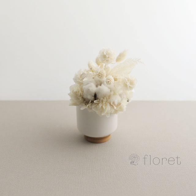 ソラ＆ドライフラワーアレンジメント（陶器白）｜フラワーギフト・花の