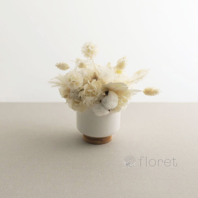 ソラ＆ドライフラワーアレンジメント（陶器白）｜フラワーギフト・花の