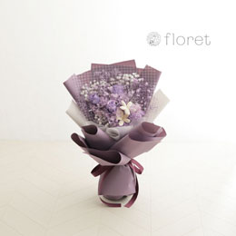 カスミ草とバラが綺麗なプリザーブドフラワーの花束（パープル）